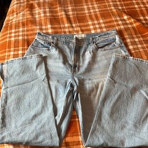 32 short. Abercrombie 90s straight split hem jeans